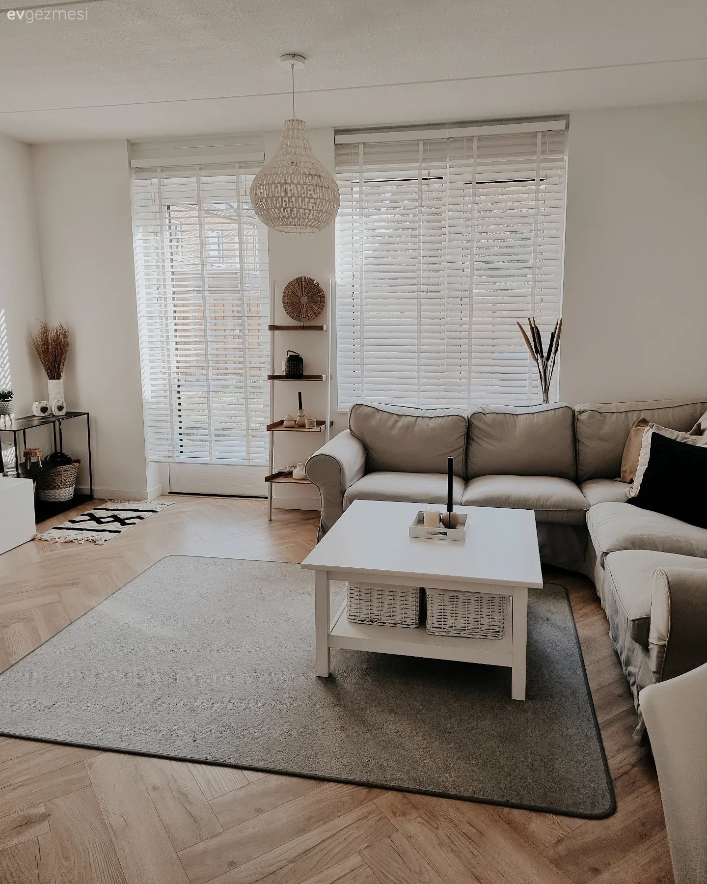 Bu Modern Evde Nötr Tonların Dinginliği Çok Seviliyor