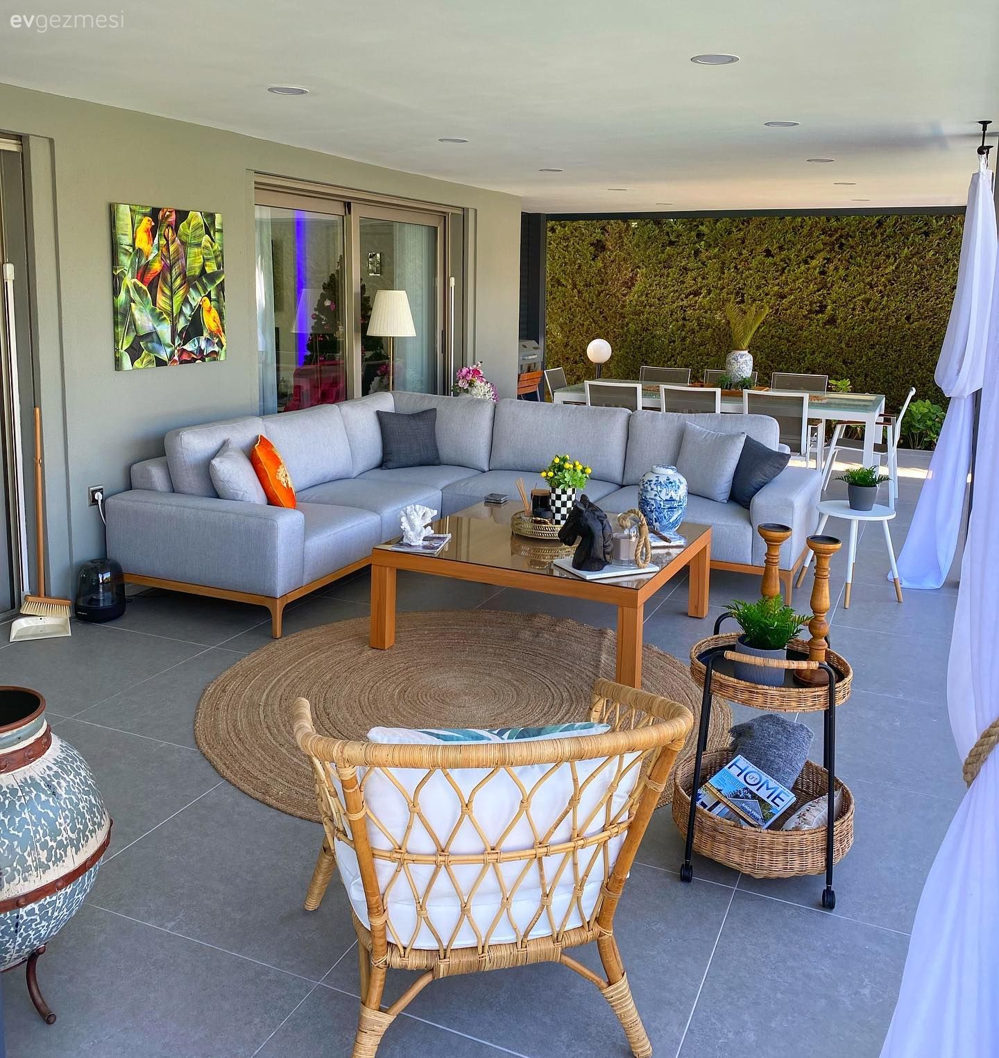 Havuza Bakan Bu İzmir Mutfağında Keyifler Hep Tavan!