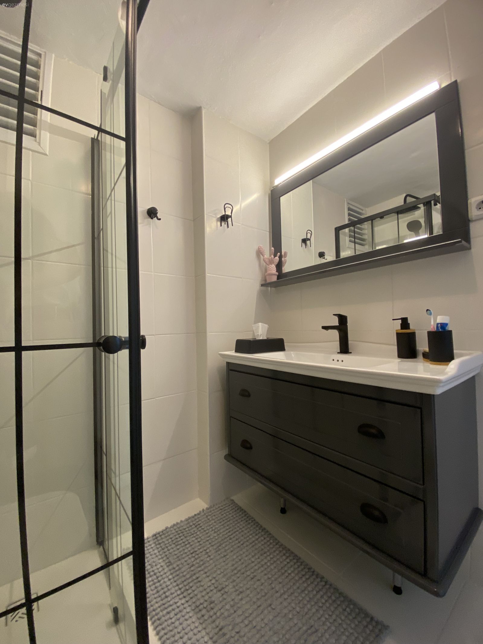 Değişimde Boyanın Gücü: Yeni Renkleriyle Güzelleşen Bir Hereke Yazlığı!