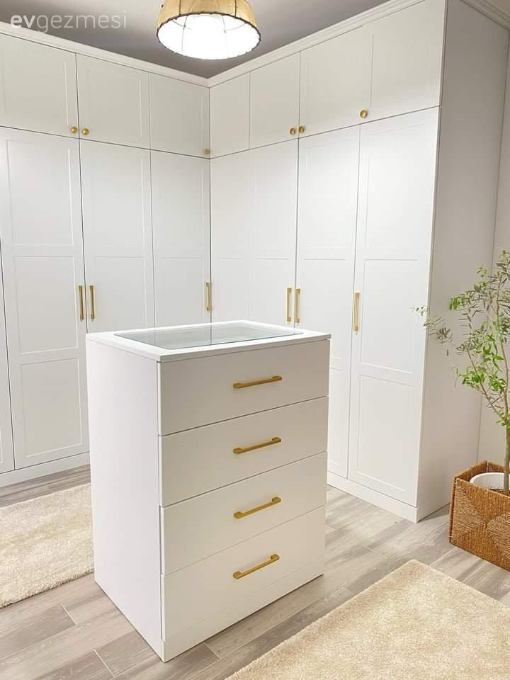 Giyinme odası, Beyaz, Altın