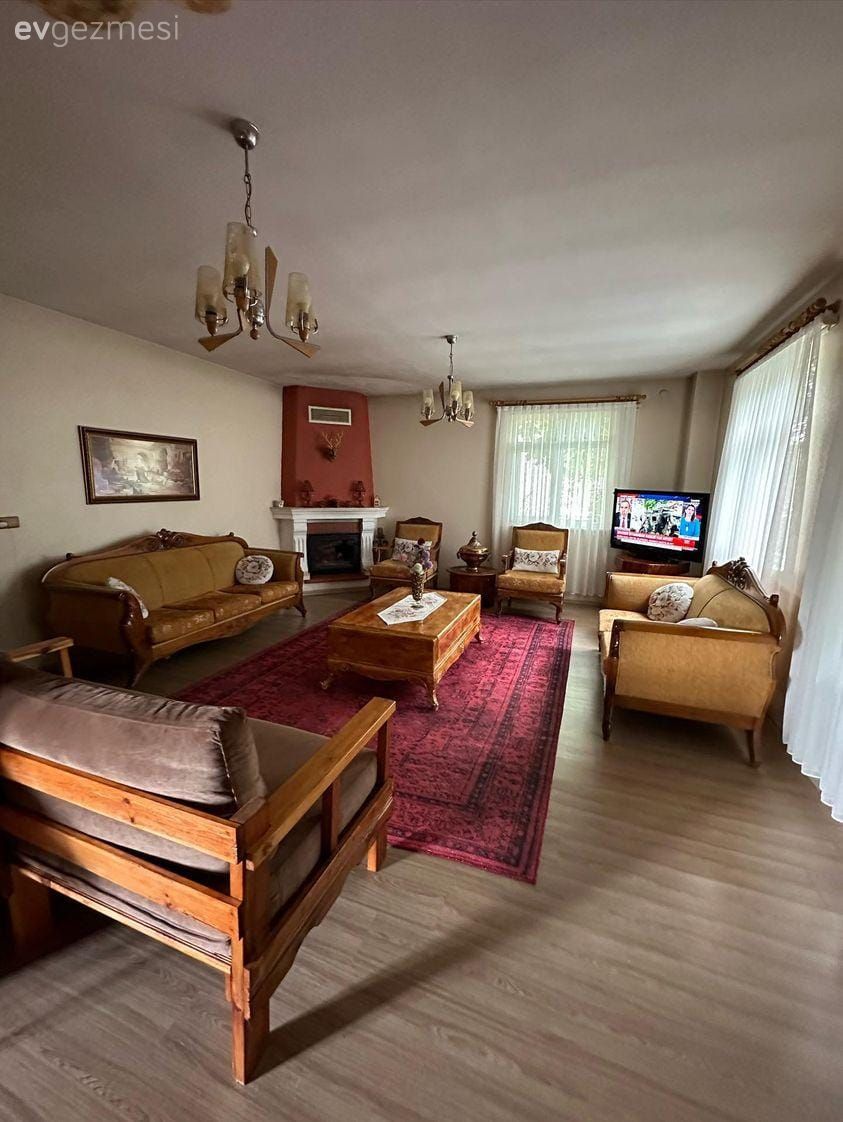 Yazlık Niyetine Kullanılan Bu Köy Evinde Canlı Renkler El Ele!