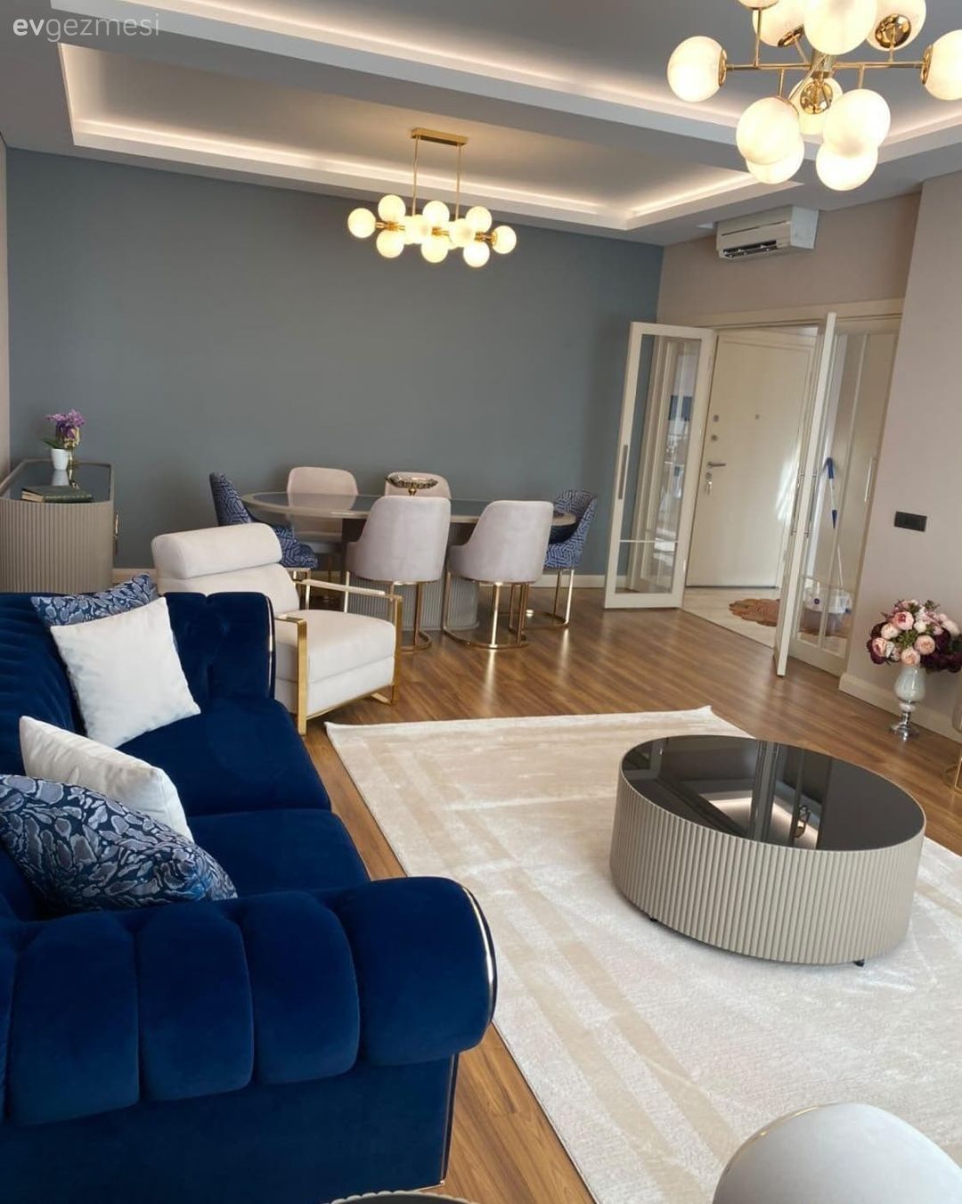 Salon, Modern, Art deko, Beyaz, Parlament mavisi, Vizon, Krem, Gri duvar, Tavan dekorasyon, Led aydınlatma, Aydınlatma, Yemek masası, Sandalye, Modern chesterfield, Kırlent, Ev tekstili, Orta sehpa, Sehpa, Halı, Salon halısı, Parke, Avize