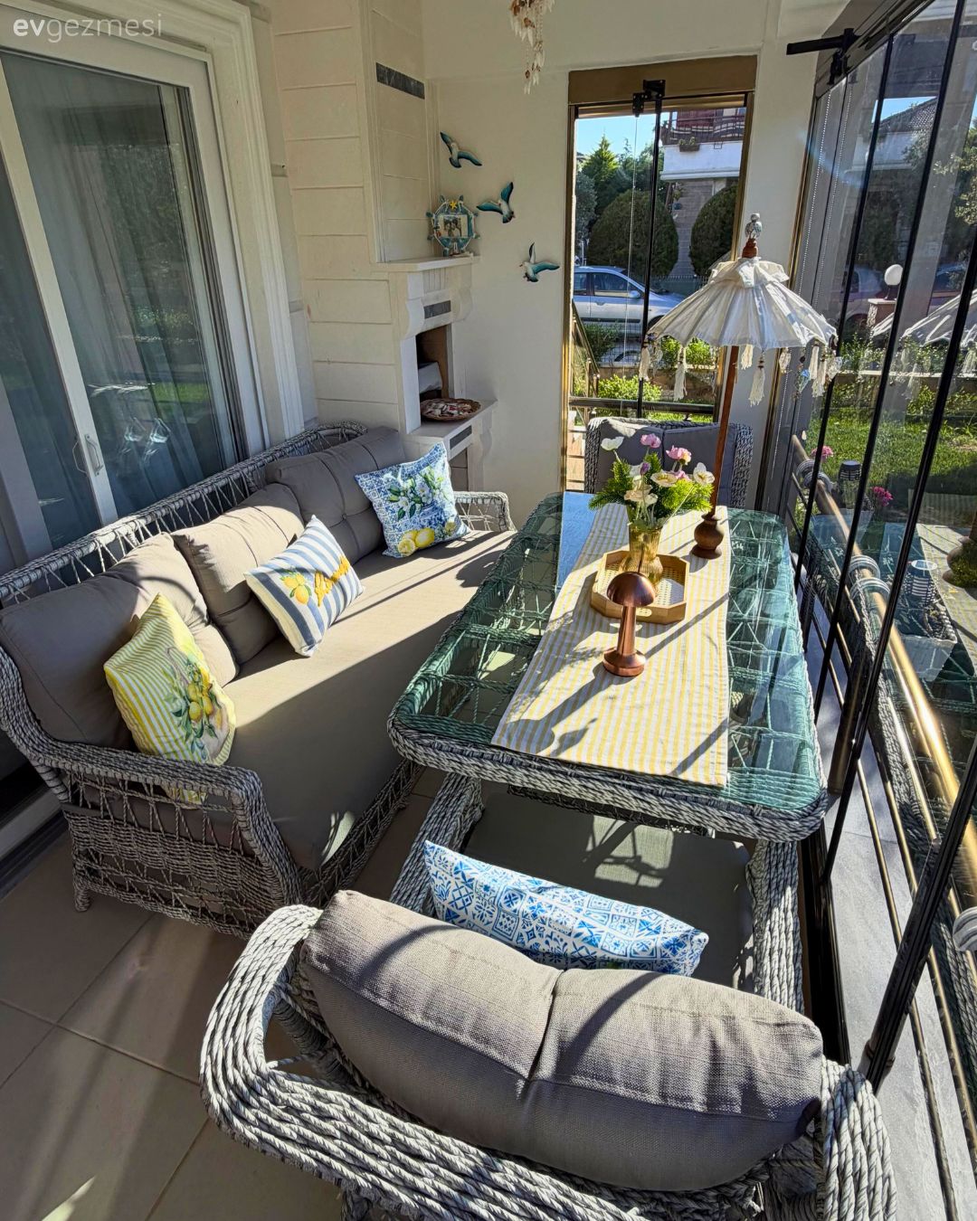 Balkon, Bohem Dekorasyon, Hasır, Balkon oturma grubu, Vizon, Yeşil, Mavi, Bej, Balkon masası, Dekoratif Objeler, Kapalı balkon, Duvar dekorasyonu, Balkon duvar dekorasyonu, Kırlent, Ev tekstili, Desenler
