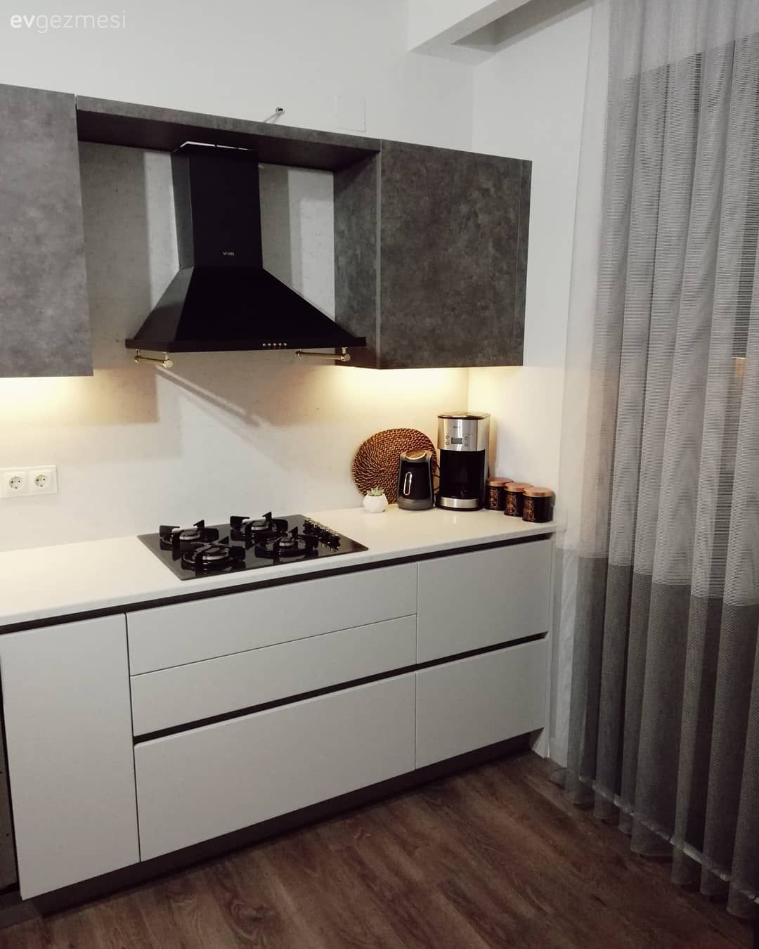 Beyaz, Siyah, Gri, Mutfak tezgahı, Mutfak, Mutfak perdesi, Mutfak tezgah arası, Davlumbaz