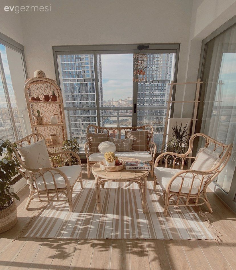 Balkon, Bohem Dekorasyon, İskandinav, Sandalye, Hasır sandalye, Balkon masası, Hasır, Balkon halısı, Ev bitkisi, Saksı