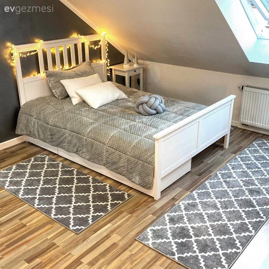 Yatak Odası, Çatı katı, Dubleks evler, Gri, Yatak başlığı, Yatak örtüsü, Halı, Yatak odası halısı, Geometrik desen, Desenler, Beyaz, Led peri ışık