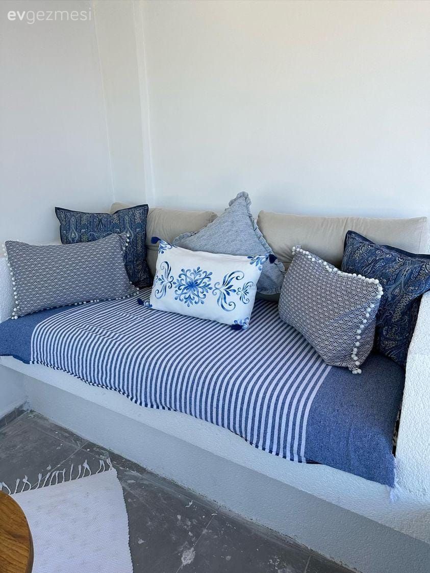 Gazbetondan Yapılan Sedir Bu Balkonu Daha Keyifli Hale Getirmiş!