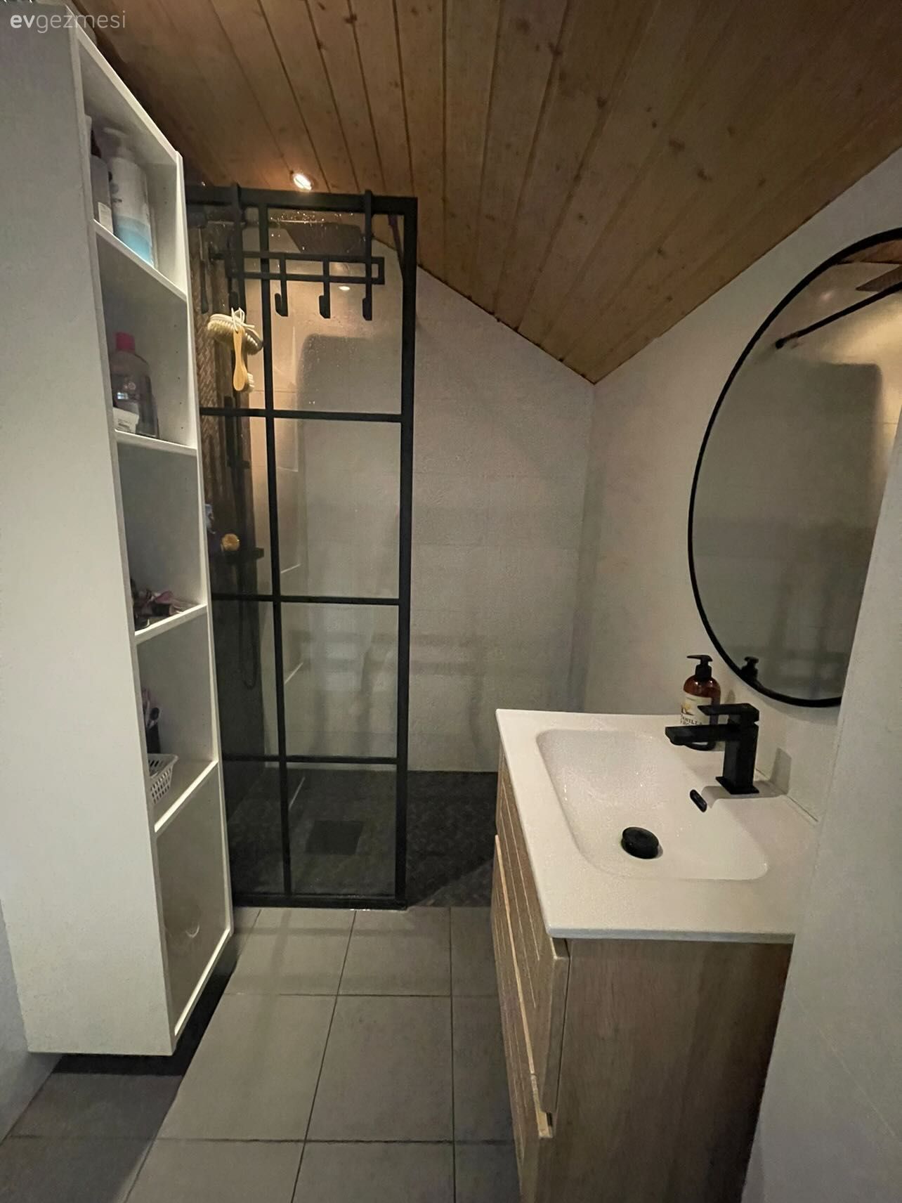 Banyo, İskandinav, Beyaz, Banyo dolabı, Banyo seramikleri, Banyo aynası, Duşakabin, Yuvarlak ayna, Dekoratif ayna, Siyah, Tavan dekorasyon