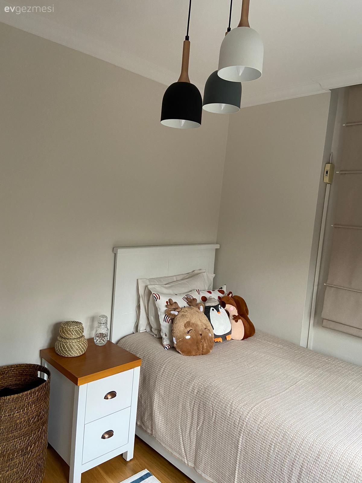 Çocuk Odası, Beyaz, Krem, Bej, Komodin, Avize, Aydınlatma