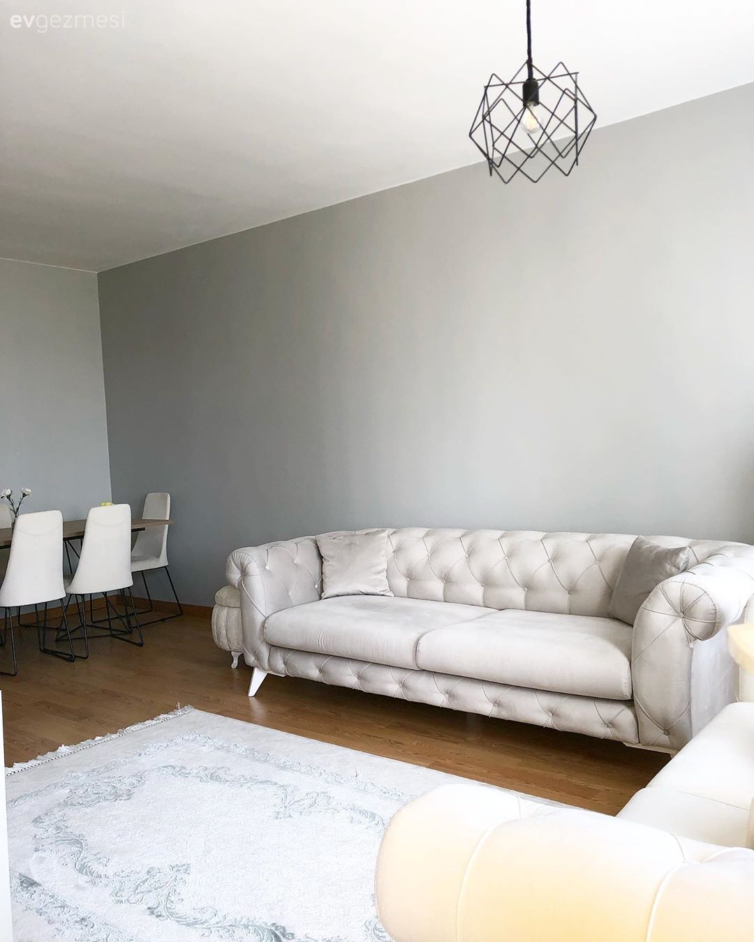 Ev Gezmesi: Bu Minimalist Ev Her Detayında Sadeliği Kutluyor