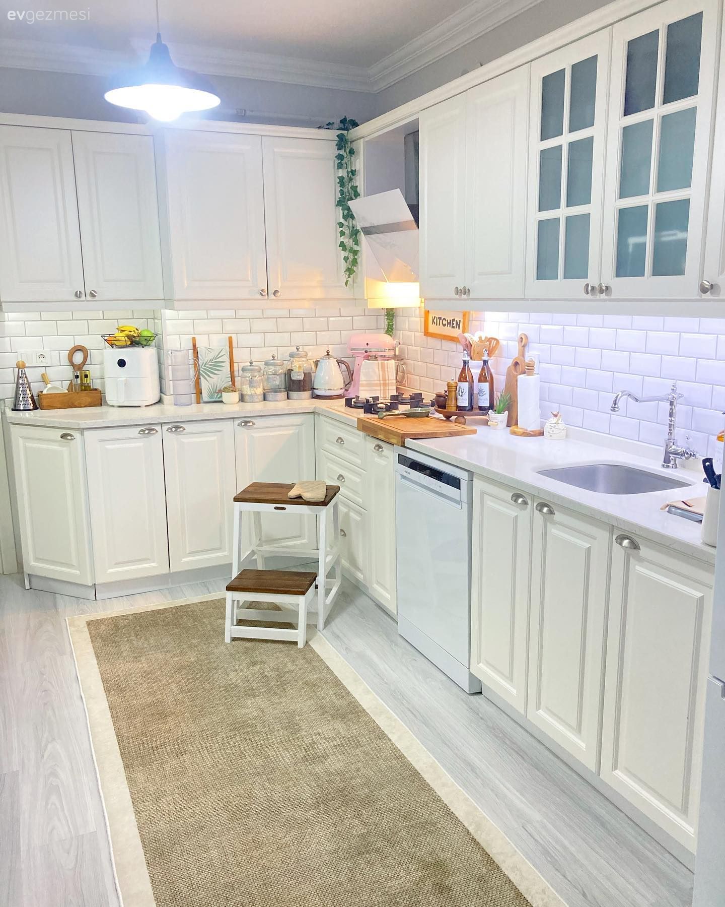 Koridor Tipi Bu Mutfakta Eksik Kalan Hiçbir Şey Yok!