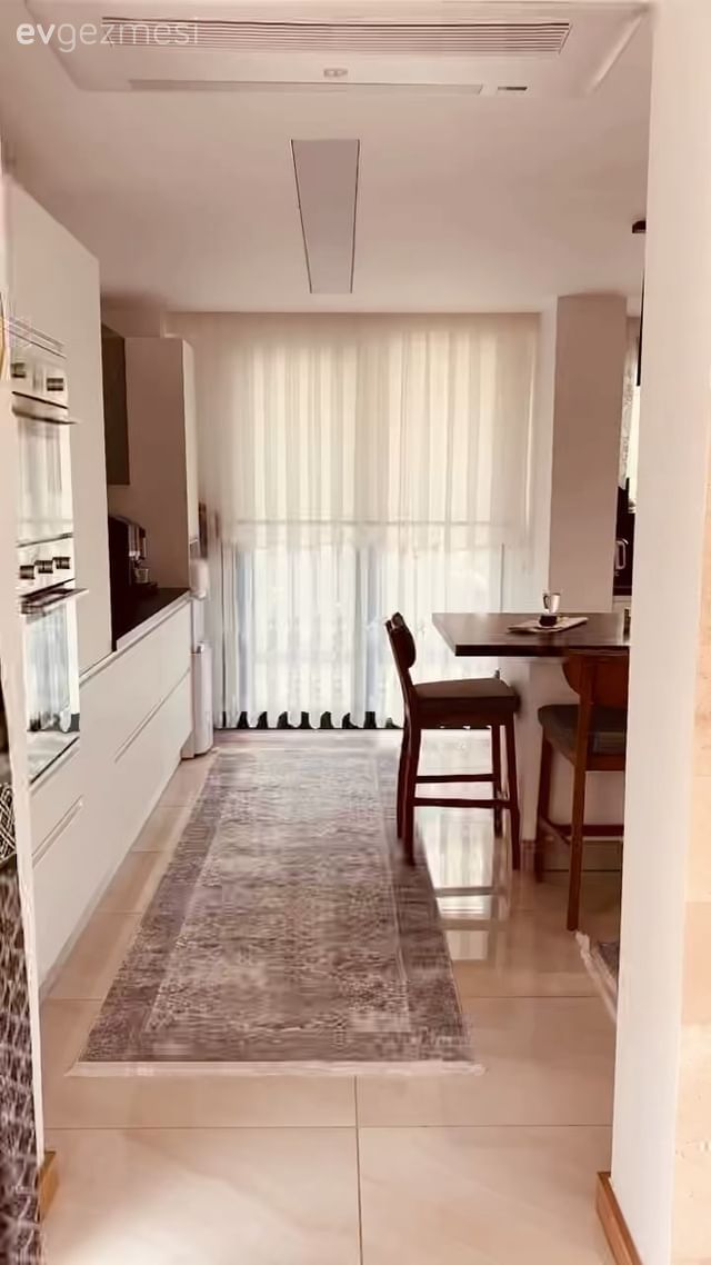 Ortadan Kaldırılan Duvar Mutfağın Yeni Hacmini Belirlemiş