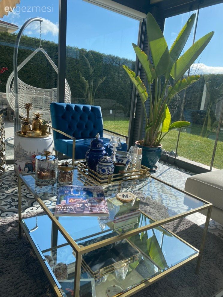 Ev Gezmesi: Tezgah Arasındaki Ayna Ortamın Işıltısını İkiye Katlamış!