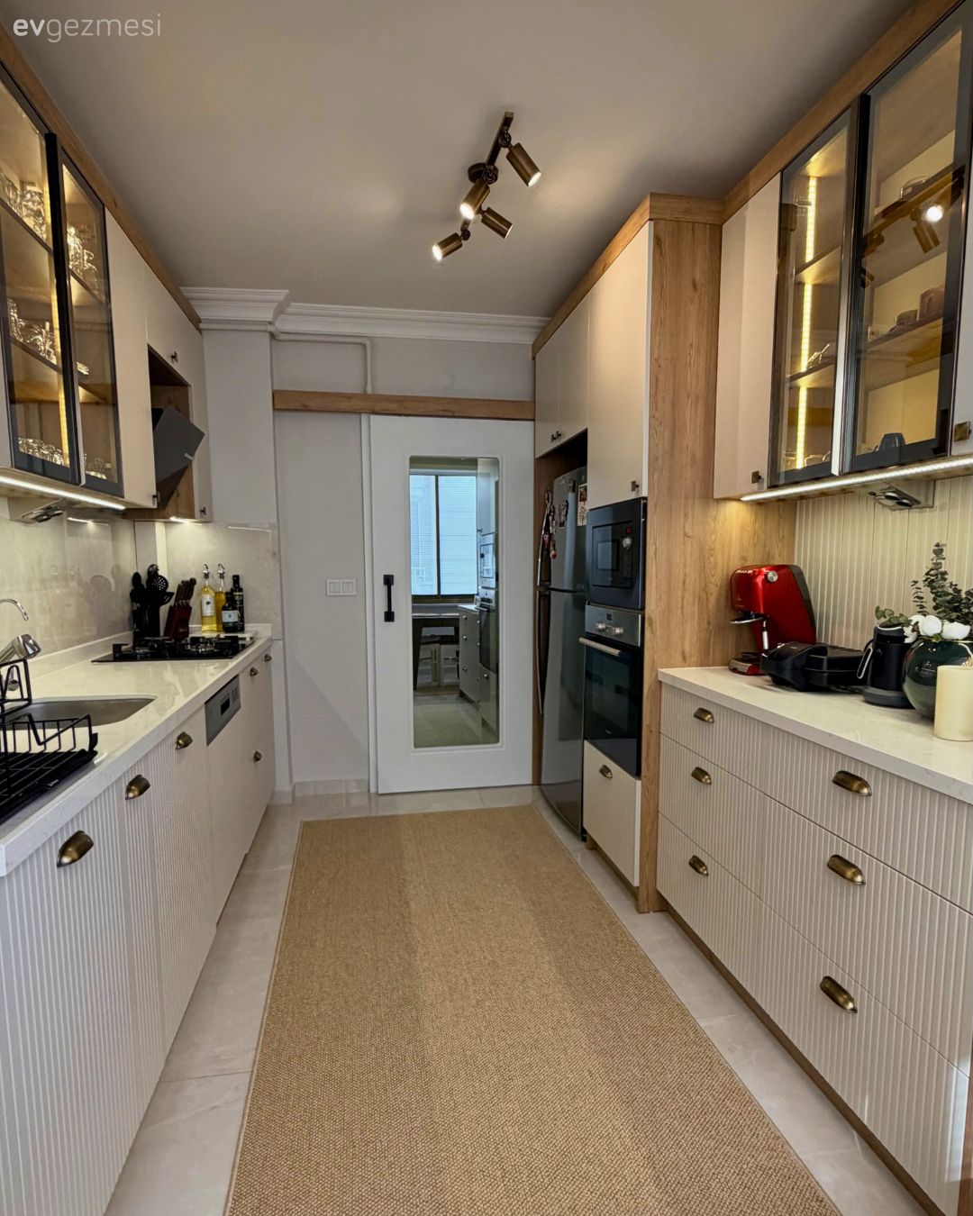 Balkonla Birleşen Bu Mutfakta Yeni  Görüntü Daha İşlevsel