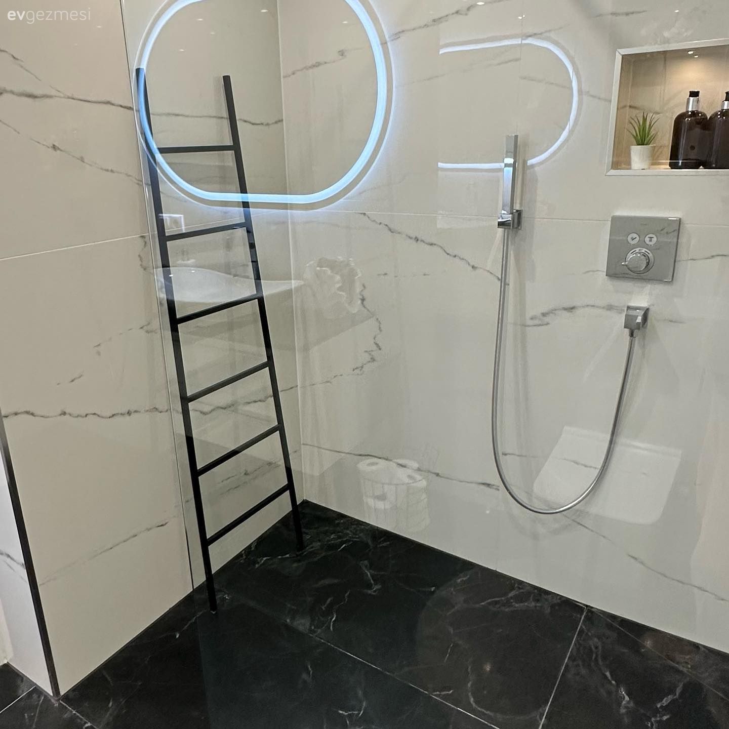 Bu Modern Evde Değişen Banyo ve Yatak Odası Dekora Yenilik Katmış!