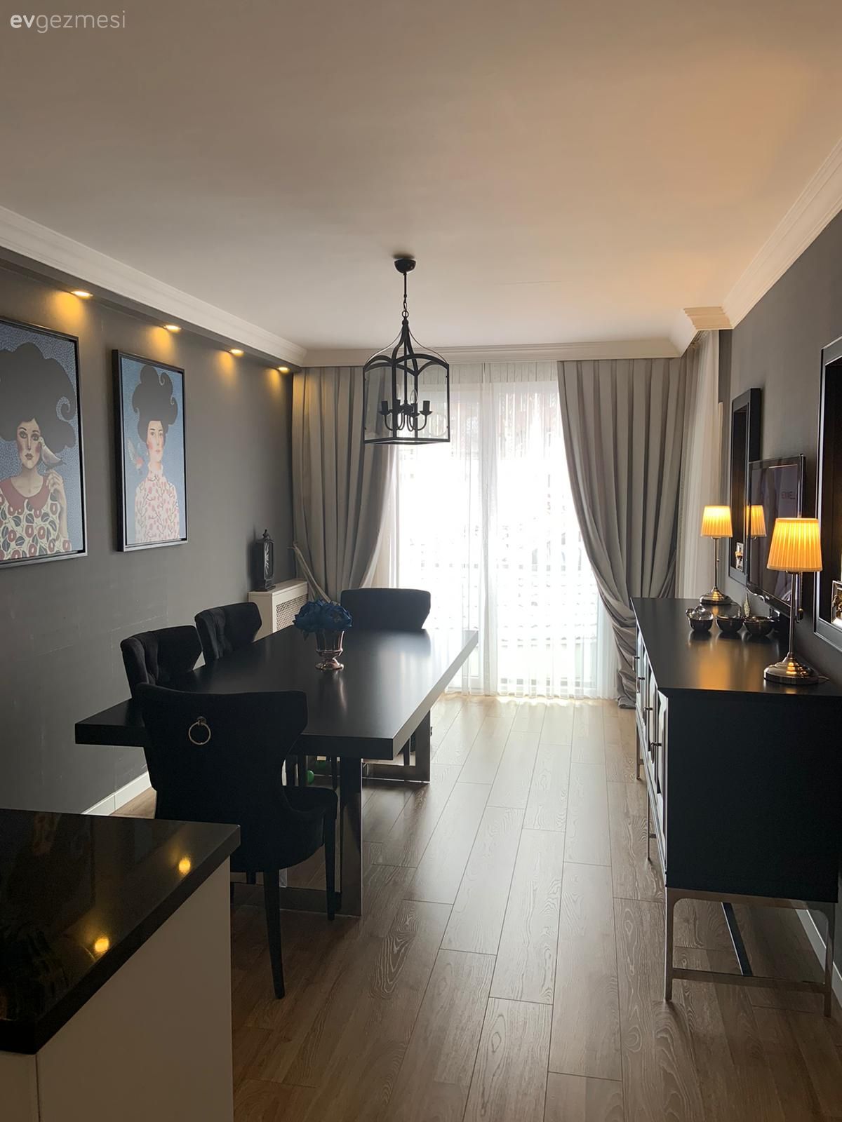 Mutfak, Siyah, Beyaz, Gri duvar, Mutfak masası, Sandalye, Modern, Tablo, Duvar dekorasyonu, Mutfak perdesi, Mutfak televizyonu, Abajur, Aydınlatma, Konsol