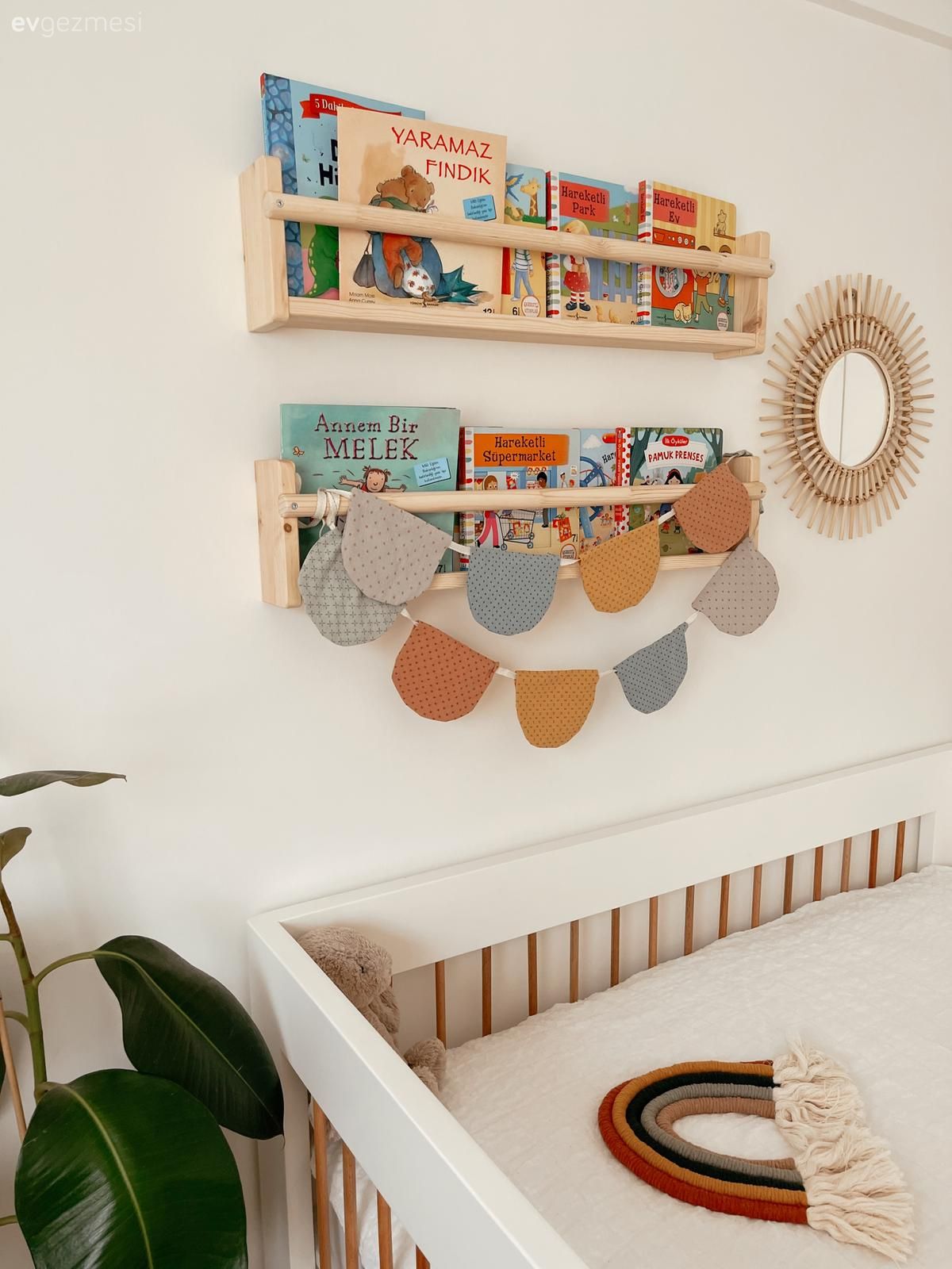 Çocuk Odası, Beşik, Bebek odası, Çocuk odası duvar dekorasyonu, Saksı, Ev bitkisi, Halı, Çocuk odası halısı, Hasır puf, Duvar rafı, Duvar dekorasyonu