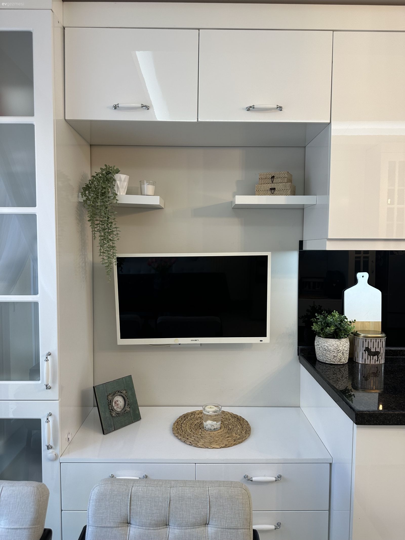 Mutfak televizyonu, Beyaz, Siyah, Ekstra mutfak dolabı, Mutfak, Özel yapım dolaplar, Dolap