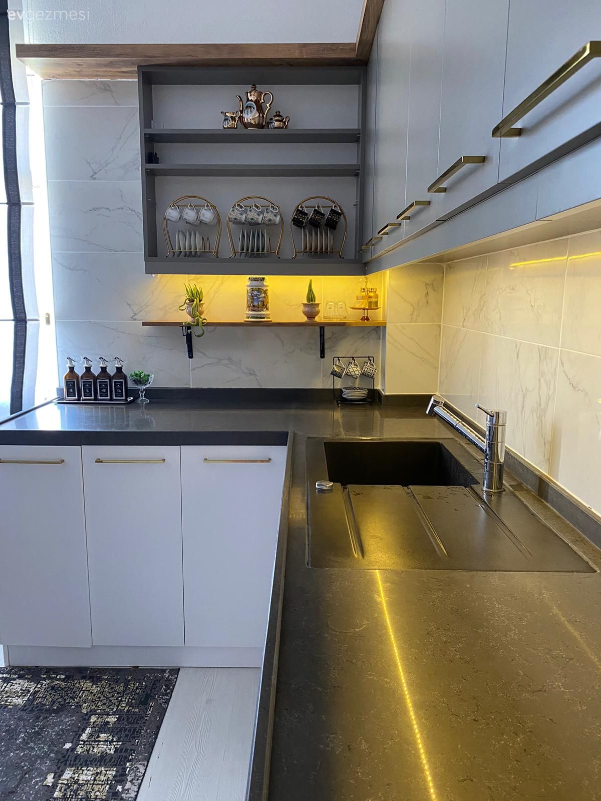 Beyaz, Gri, Siyah tezgah, Mutfak tezgahı, Mutfak tezgah arası, Mutfak aksesuarları, Mutfak, Modern