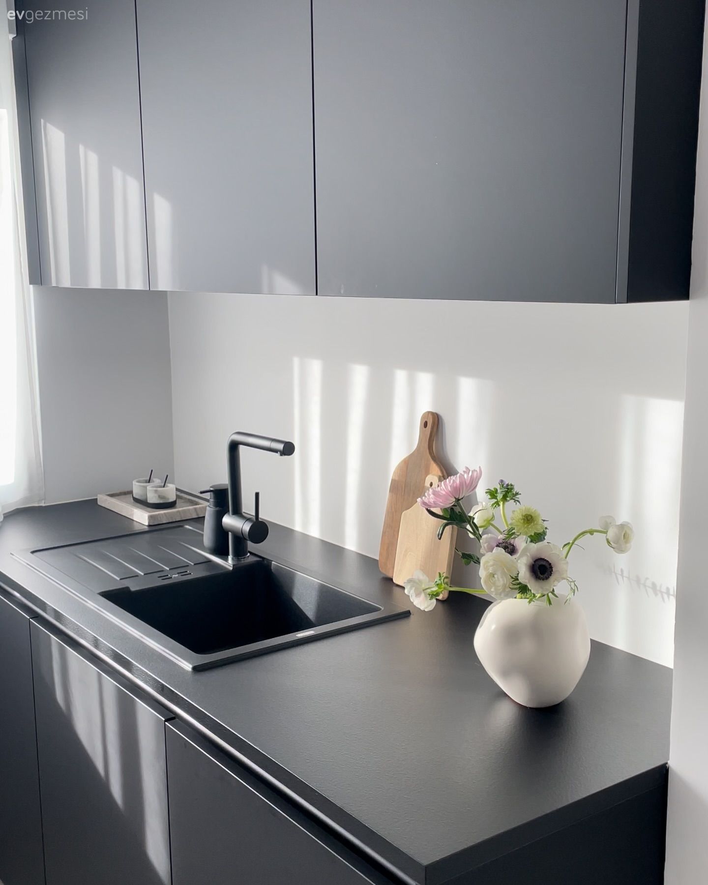 Siyah mutfak, Mutfak, Modern, Mutfak aksesuarları, Mutfak tezgahı, Mutfak tezgah arası, Eviye , Mutfak bataryası