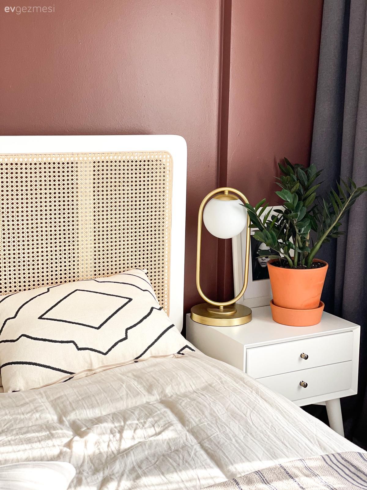 Yatak Odası, İskandinav, Beyaz, Gri, Turuncu duvar rengi, Fon perde, Perde, Tül perde, Yatak örtüsü, Komodin, Abajur, Aydınlatma, Halı, Yatak başlığı