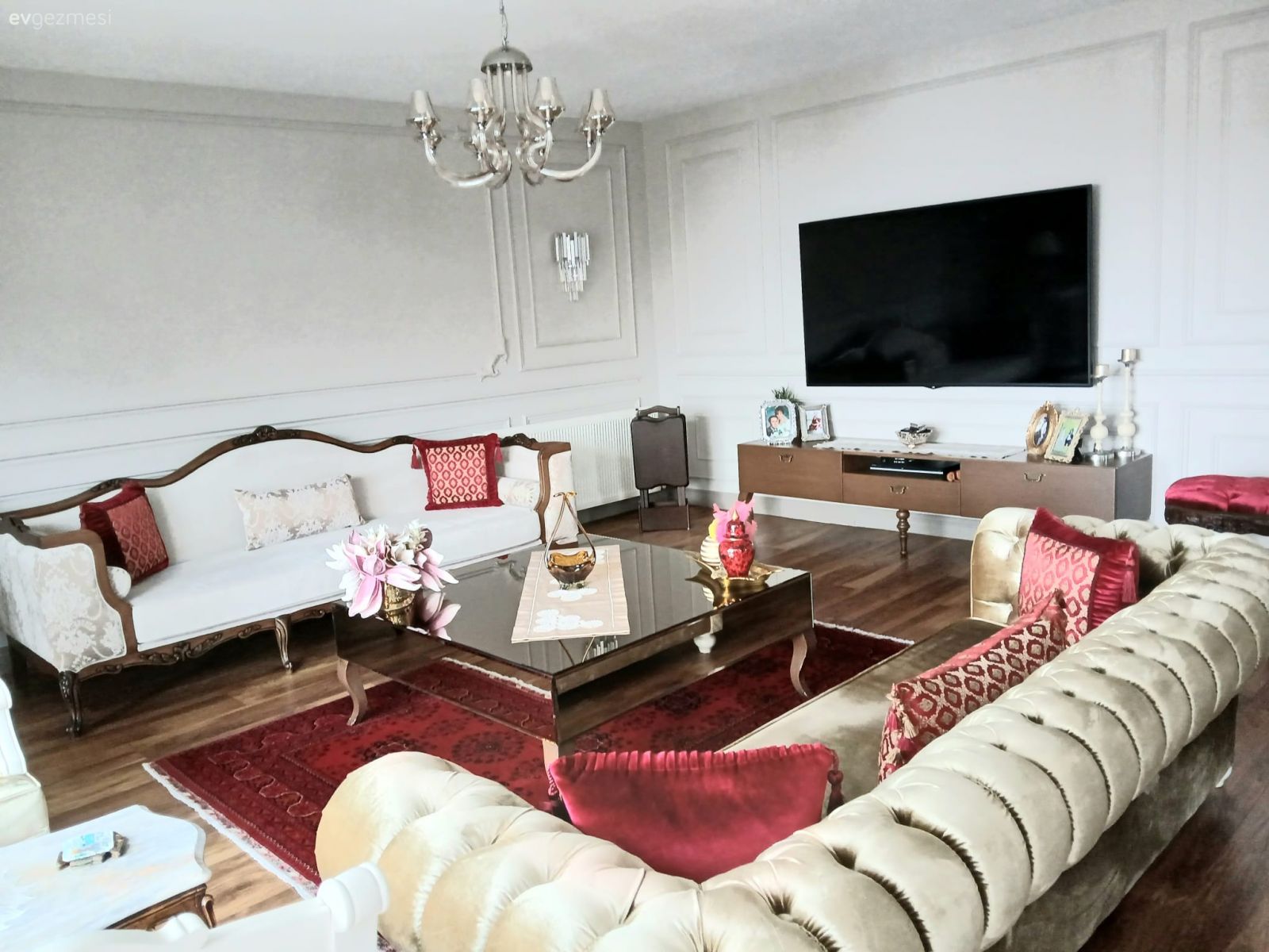 Ordu'daki Bu Evde Kırmızının Cazibesi Açık Mutfağa Yansımış