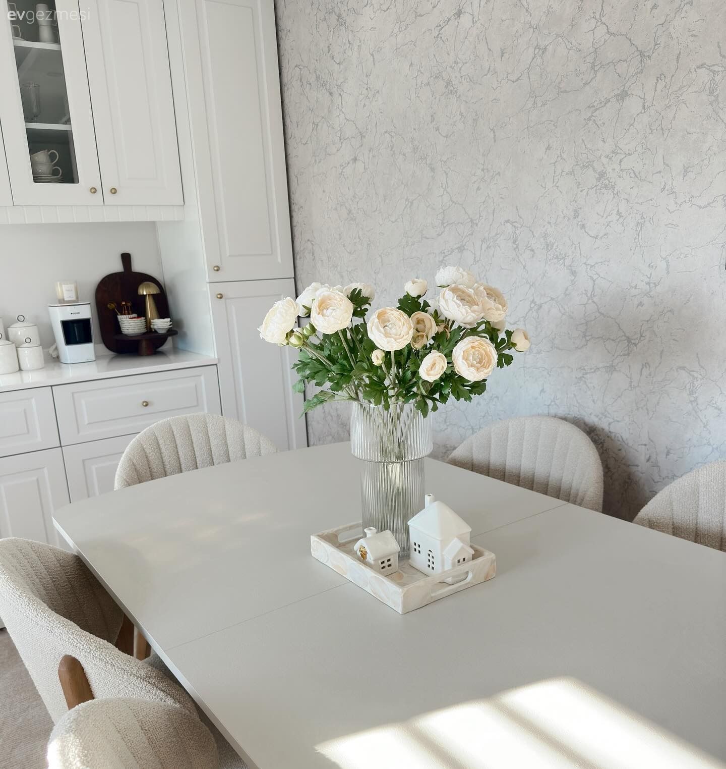 Tv ünitesi, Tv ünitesi aksesuarları, Ev Aksesuar, Krem, Duvar çıtalama, Dekoratif Objeler, Vazo