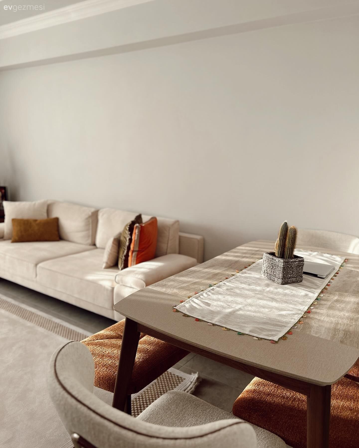 Koltuk takımı, Kırlent, Ev tekstili, Halı, Salon halısı, Sandalye, Yemek masası