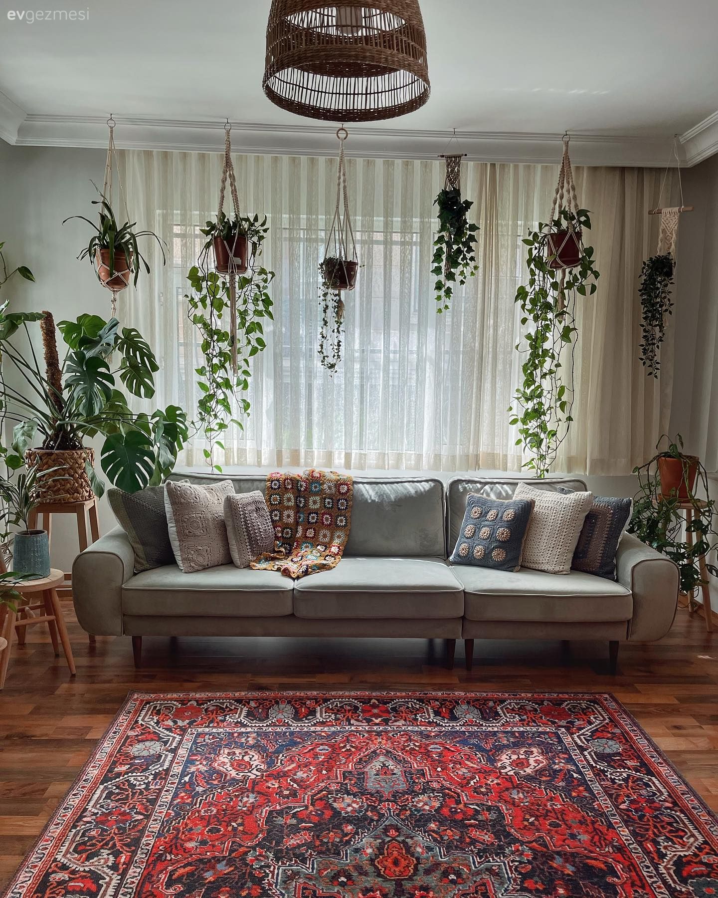 Bu İstanbul Evinin Özgün Ruhu Duvarlardaki Etaminlerden Anlaşılıyor!