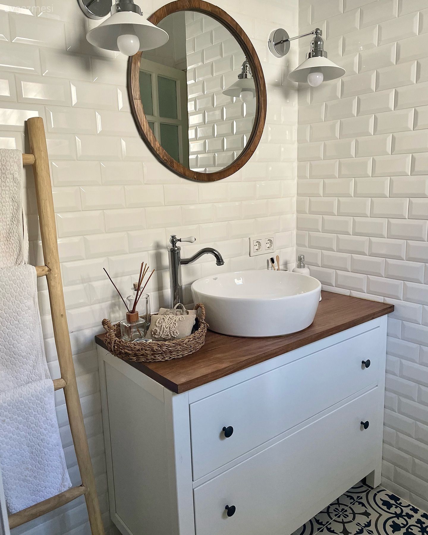 Çeşme'deki Bu Banyo Evin Samimi Ruhunu Yansıtıyor!