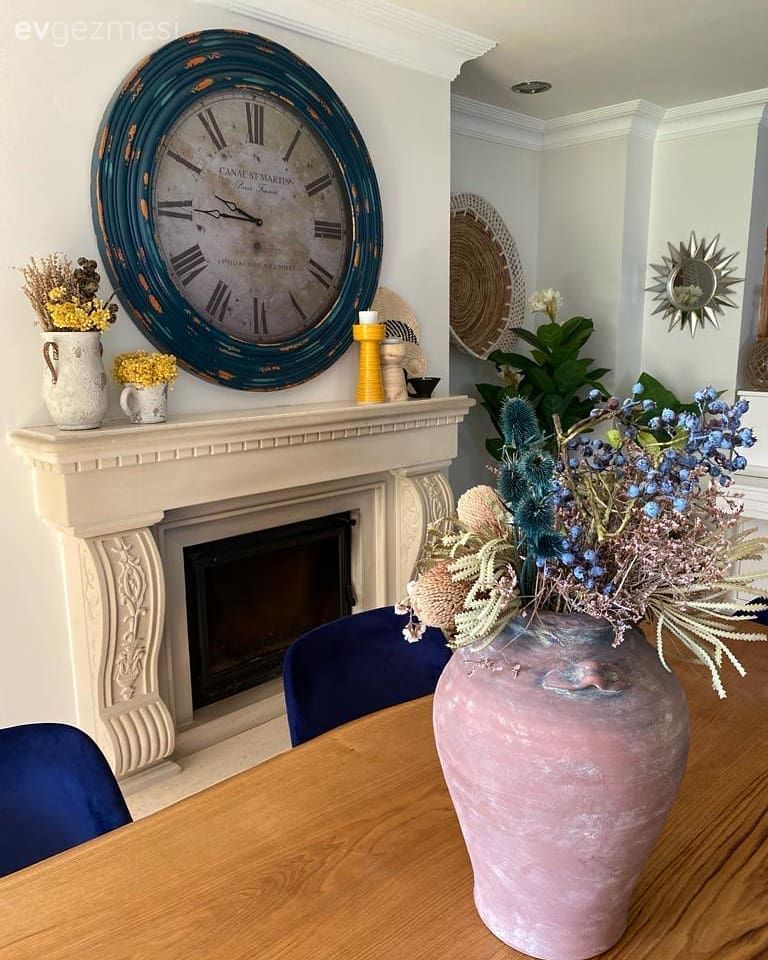 Şömine, Duvar saati, Duvar dekorasyonu, Vazo, Ev Aksesuar, Dekoratif Objeler, Krem, Parlament mavisi