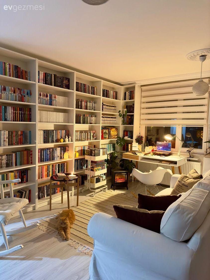 Bir Duvarı Kaplayan Kitaplar Ortamın Ruhunu Ele Geçirmiş!