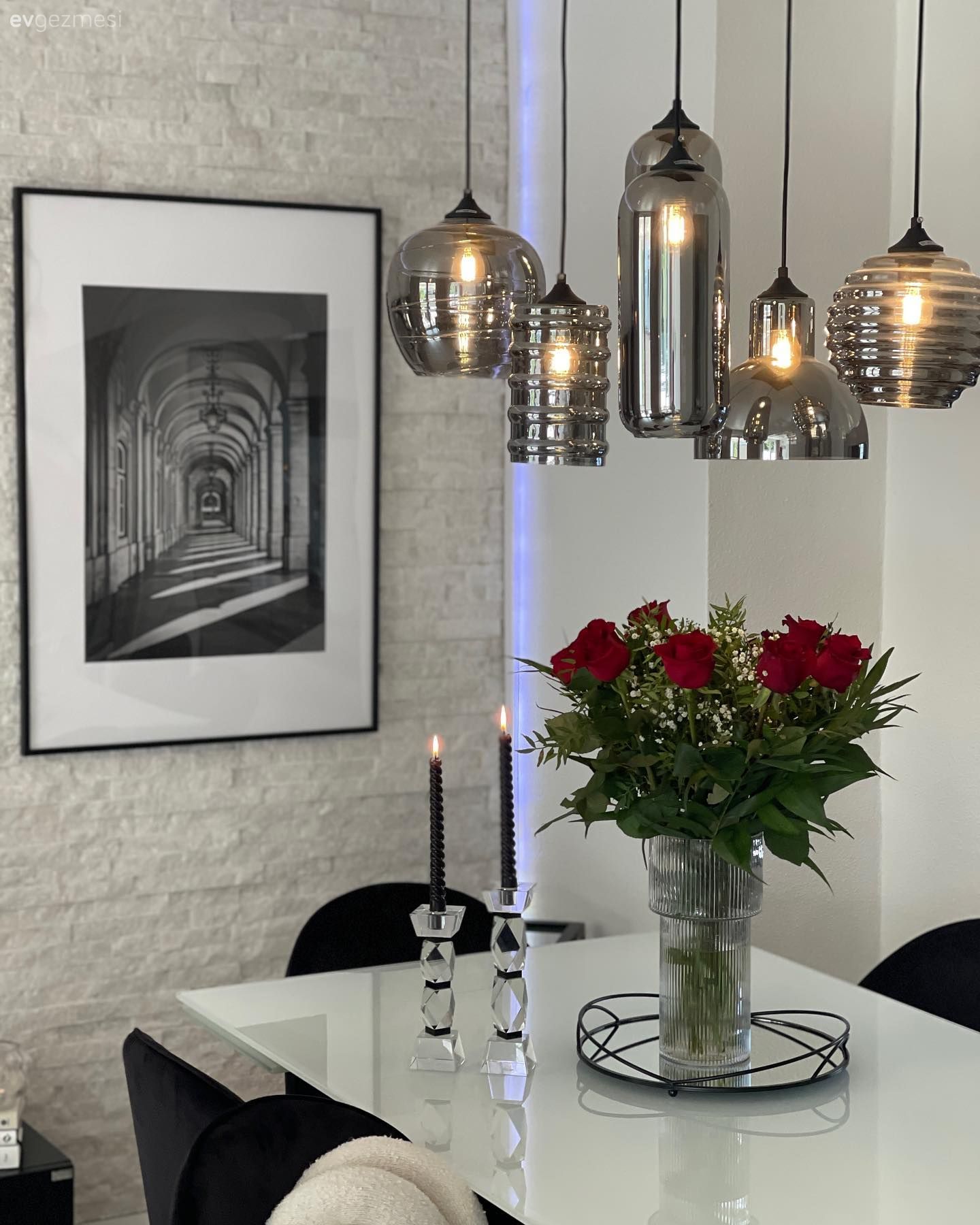 Yılda Bir Değişen Bu Evde Sabit Olan Şey Toprak Tonları!