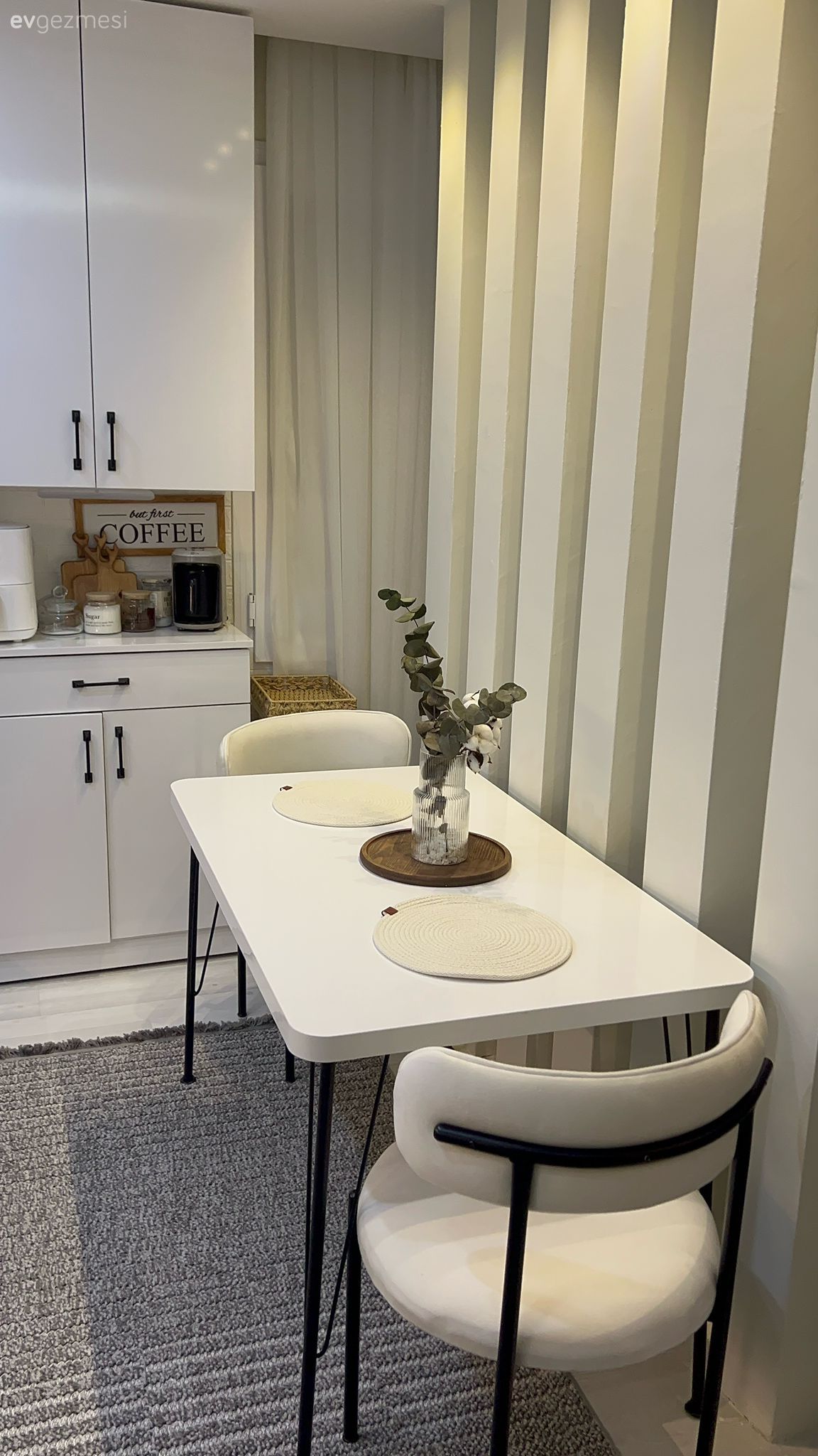 Mutfak masası, Sandalye, Halı, Mutfak aksesuarları, Mutfak, Kahve köşesi