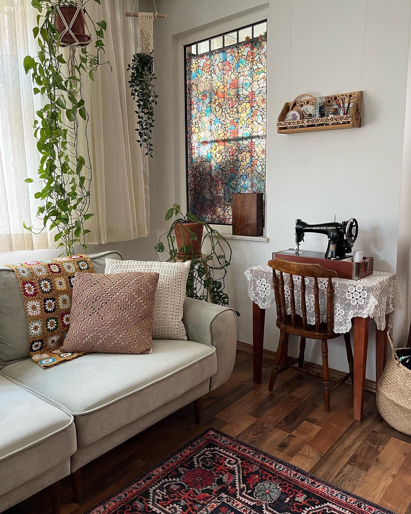 Bu İstanbul Evinin Özgün Ruhu Duvarlardaki Etaminlerden Anlaşılıyor!