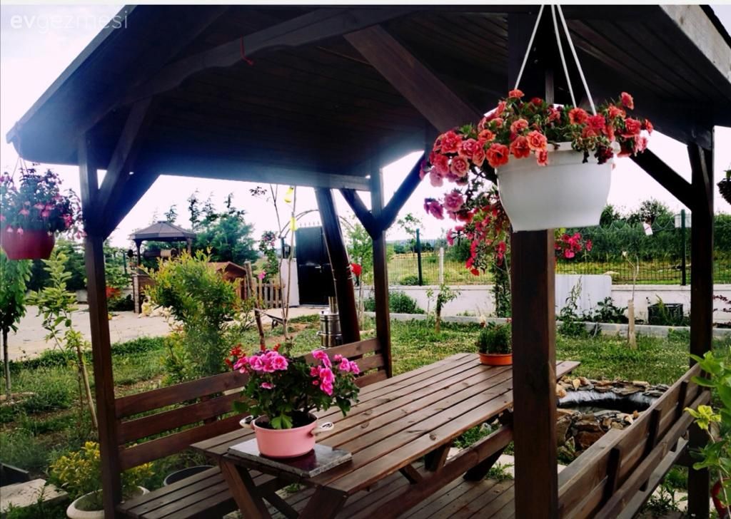 Müstakil Ev Modelleri: Grinin 50 Tonunu Barındıran Çiftlik Evi