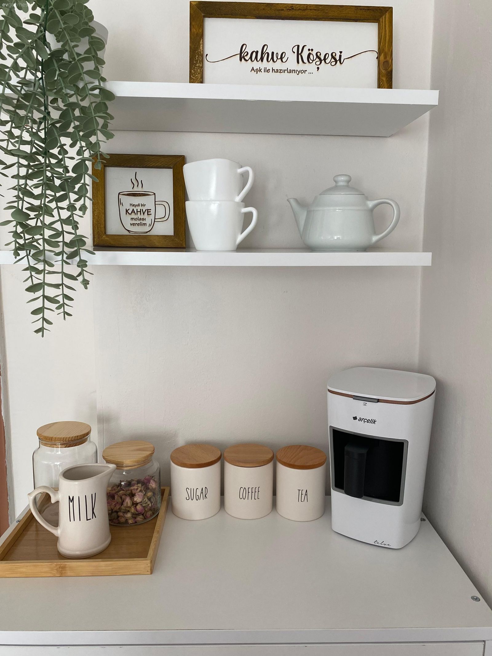 Kahve köşesi, Duvar rafı, Duvar dekorasyonu