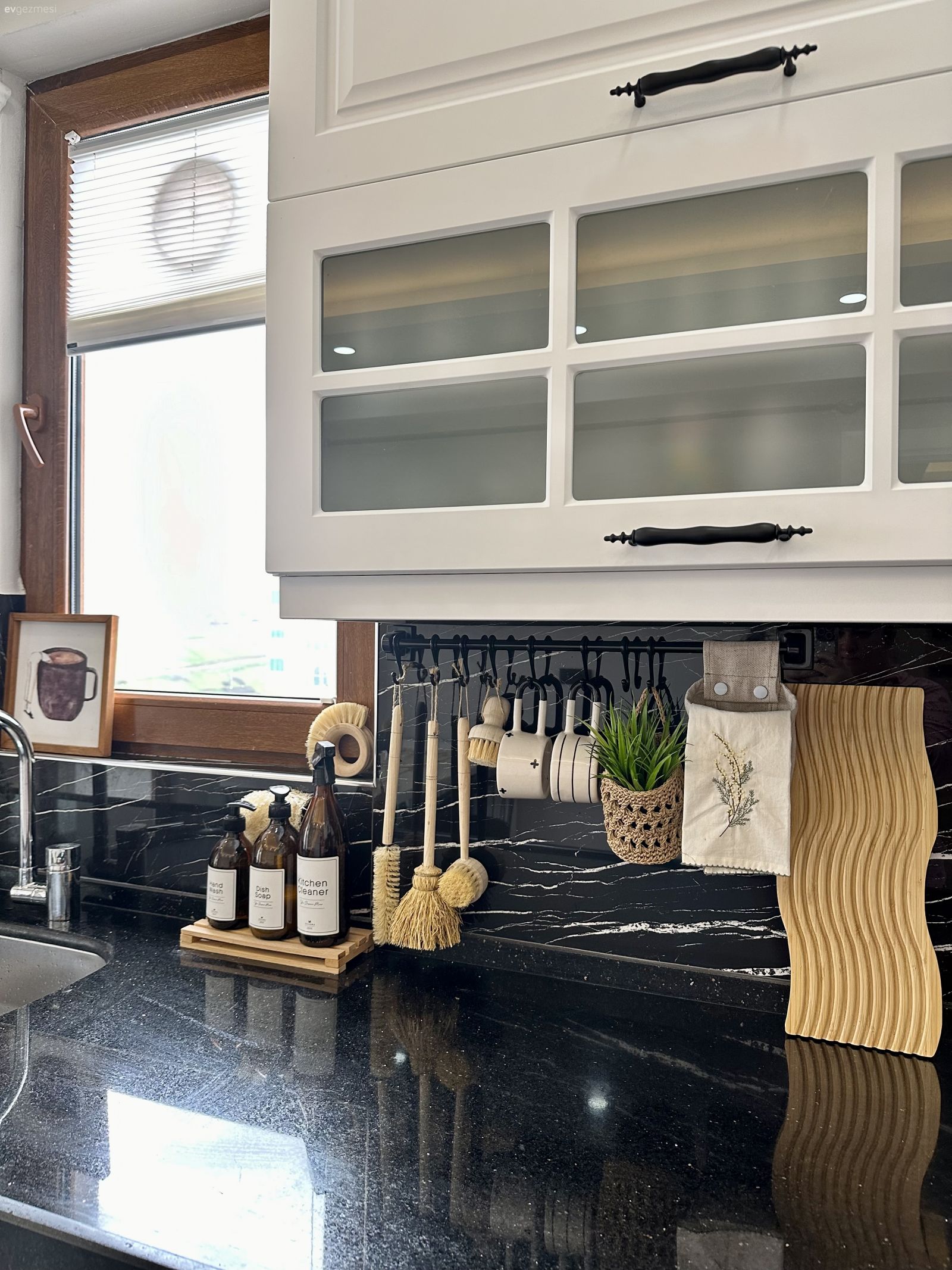 Siyah tezgah, Mutfak tezgahı, Mutfak aksesuarları, Mutfak, Shaker kapaklı dolaplar, Beyaz