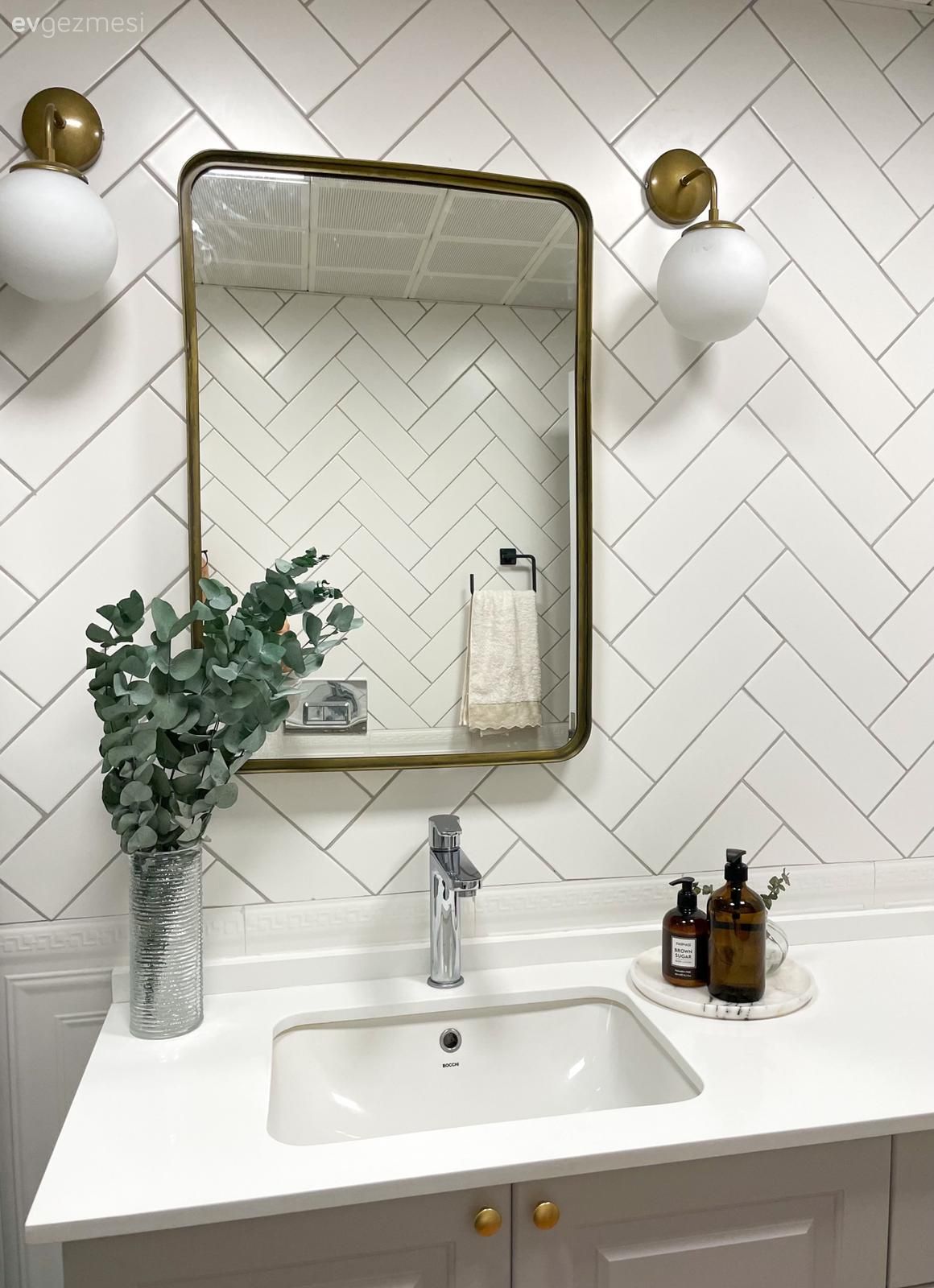 Sade Görünen Bu İzmir Evinde Sürpriz Çıkışlar Var