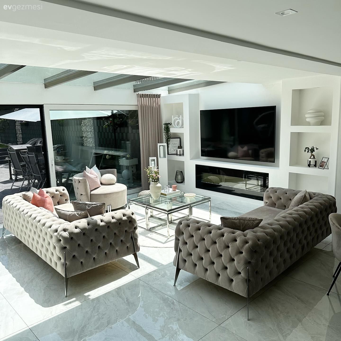 Bu Modern Evde Değişen Banyo ve Yatak Odası Dekora Yenilik Katmış!