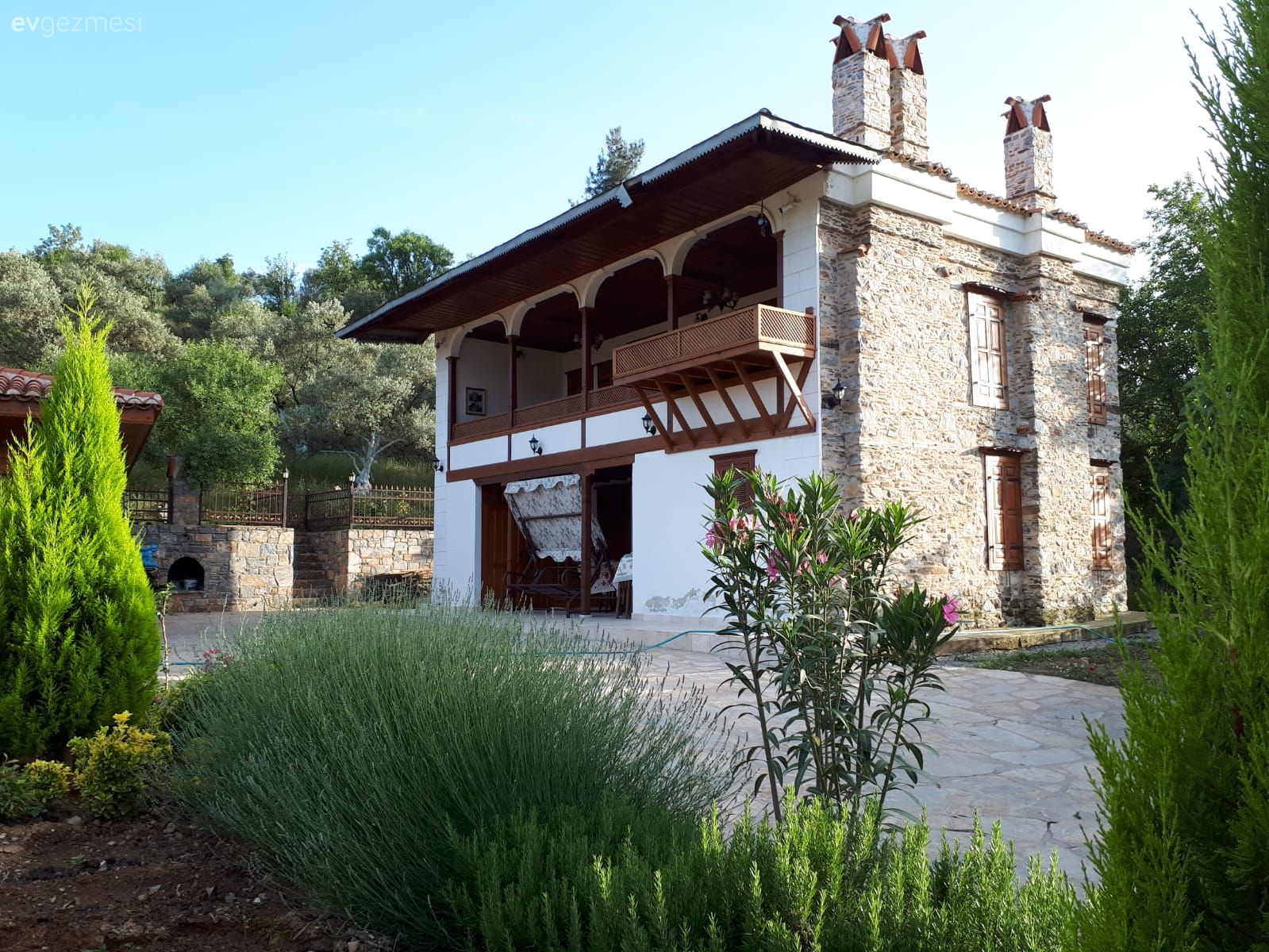 Müstakil Ev, Dış cephe, Bahçe, Çiçekler