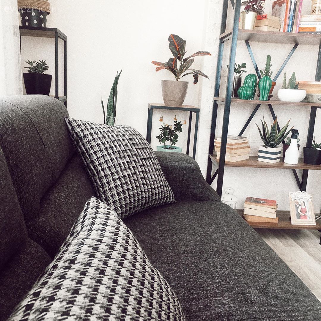 İki Katlı Bu Evin Bir Tarafı Rustik Diğer Tarafı Modern!