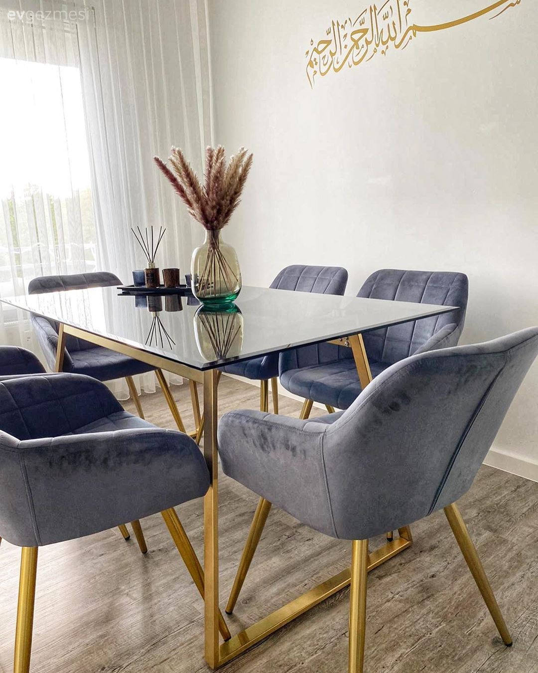 Yemek Odası, Yemek masası, Sandalye, Altın, Vazo, Ev Aksesuar, Duvar dekorasyonu, Yemek odası avizesi
