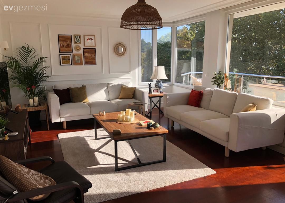Salon, Modern, Bohem Dekorasyon, Beyaz, Kahverengi, Koltuk takımı, Turuncu, Orta sehpa, Sehpa, Sehpa üstü aksesuarı, Ev Aksesuar, Duvar çıtalama, Çerçeve, Kırlent, Ev tekstili, Tablo, Duvar dekorasyonu, Hasır avize, Tv ünitesi, Tv ünitesi aksesuarları, Parke, Abajur, Aydınlatma, Yan sehpa