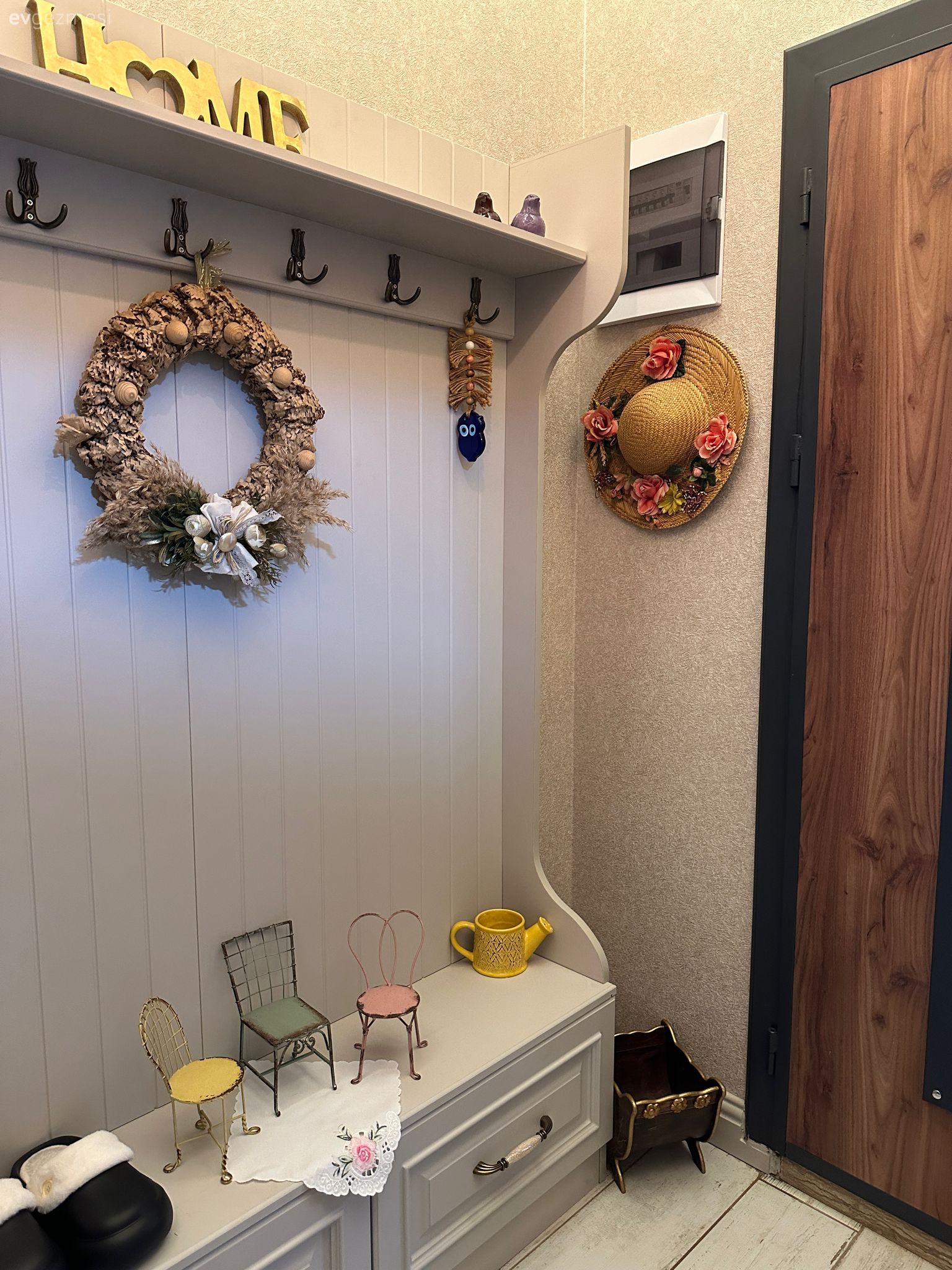 Trabzon'daki Bu Köy Evi Desen ve Renkleriyle Pek Şenlikli