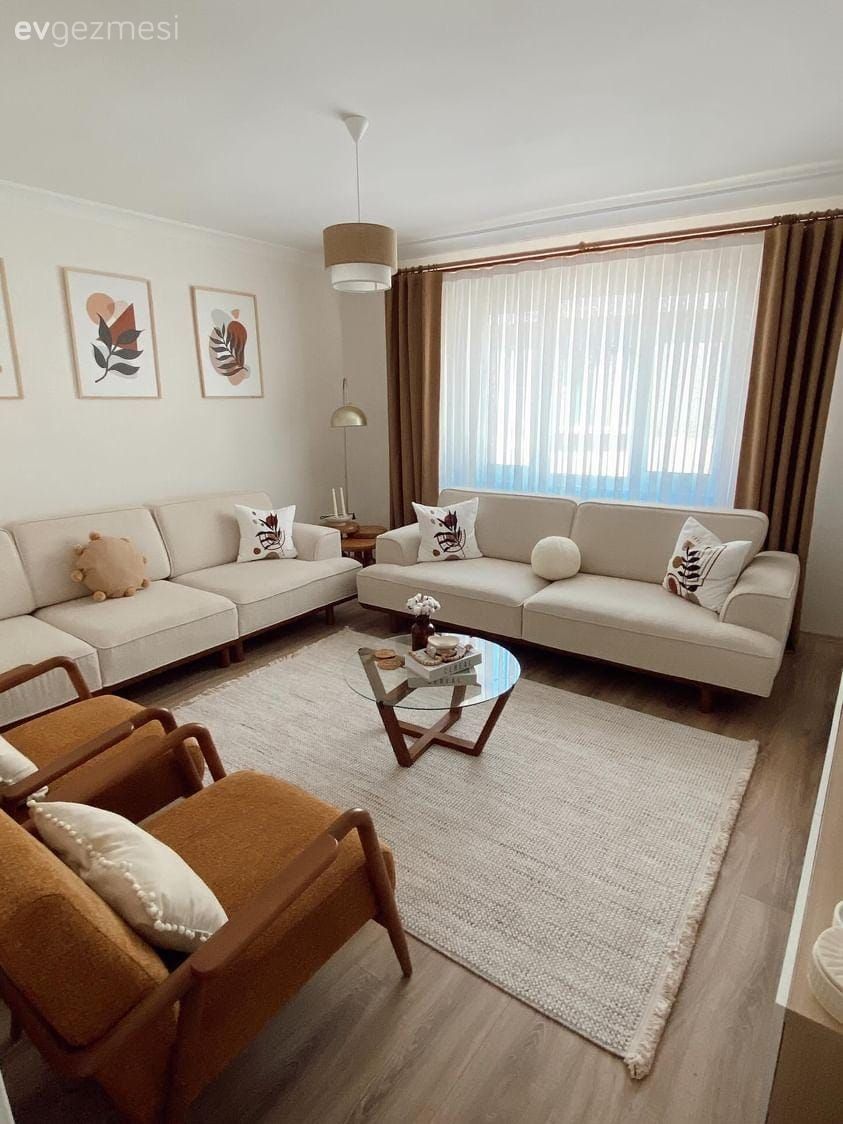 Salon, Bohem Dekorasyon, Modern, Beyaz, Kahverengi, Koltuk takımı, Berjer, Cam orta sehpa, Orta sehpa, Tablo, Duvar dekorasyonu, Fon perde, Perde, Tül perde, Kırlent, Ev tekstili, Halı, Salon halısı, Avize, Aydınlatma, Salon avizesi