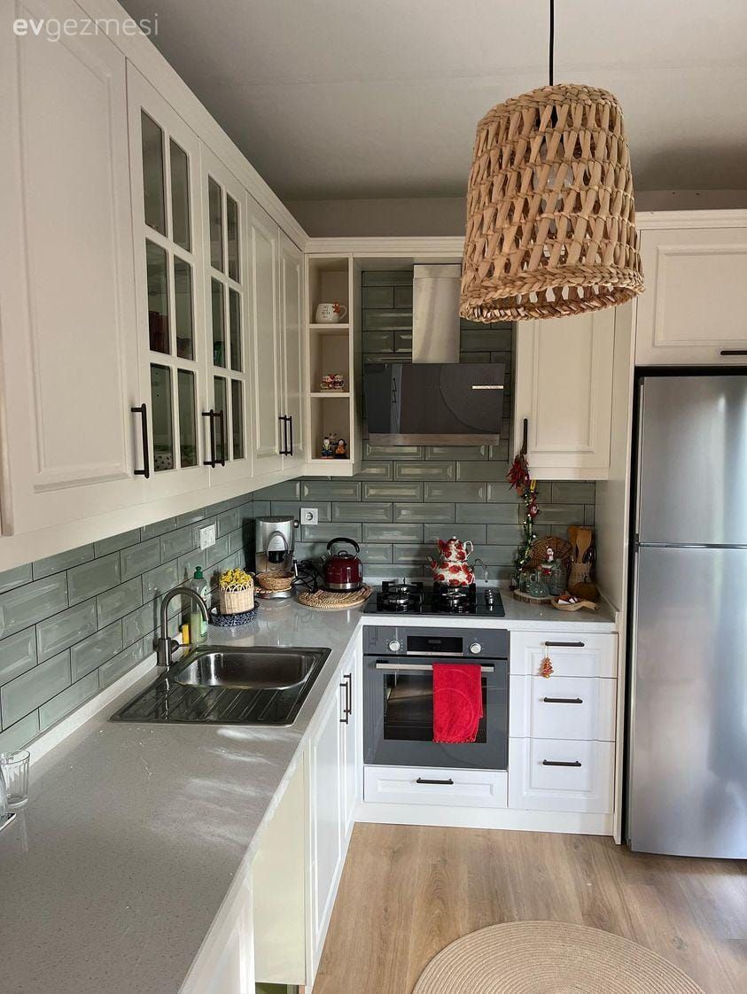 Beyaz, Country, Mutfak tezgahı, Mutfak, Mutfak tezgah arası, Tezgah arası seramik, Hasır avize, Davlumbaz, Mutfak aksesuarları, Shaker kapaklı dolaplar, Mutfak Avize Modelleri