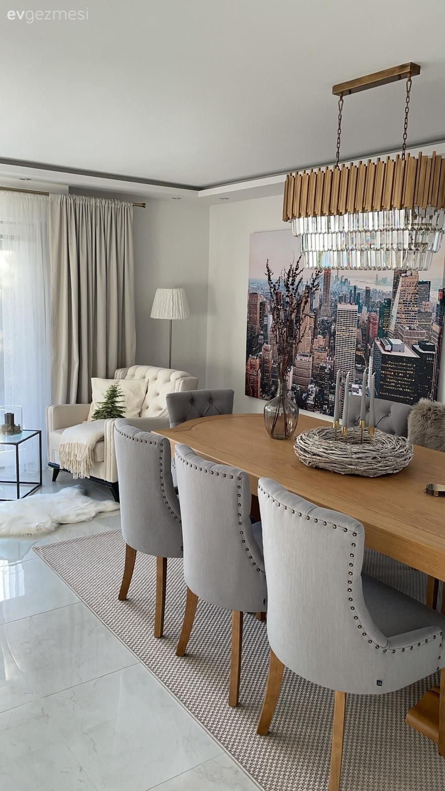 Yemek Odası, Beyaz, Gri, Ahşap Mobilya, Art deko, Modern, Sandalye, Avize, Aydınlatma, Yemek odası avizesi, Vazo, Ev Aksesuar, Fon perde, Perde, Lambader, Berjer, Tablo, Duvar dekorasyonu, Halı