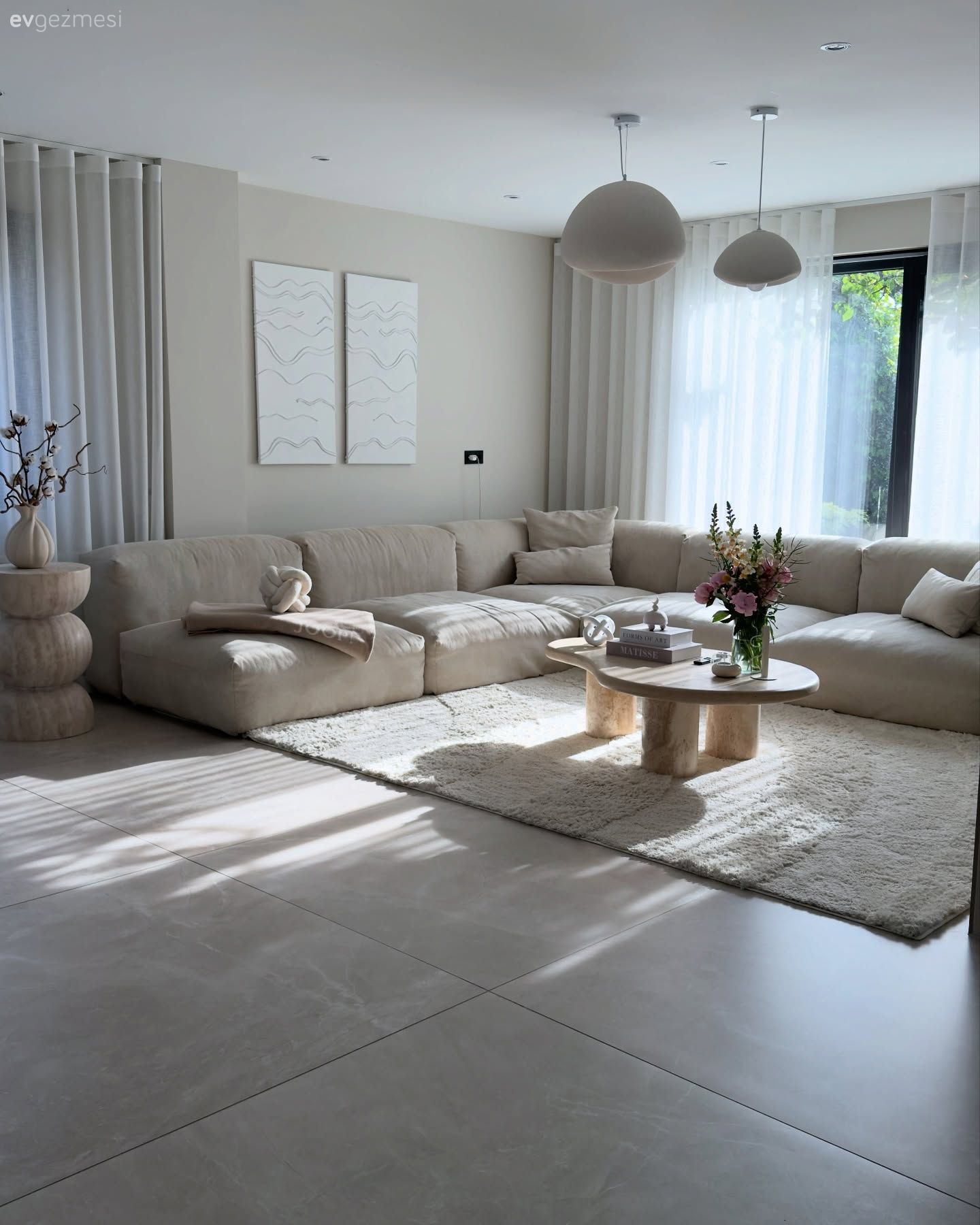 Bu Açık Konsept Evde Modern Tarzın Sevdiği Birçok Detay Var