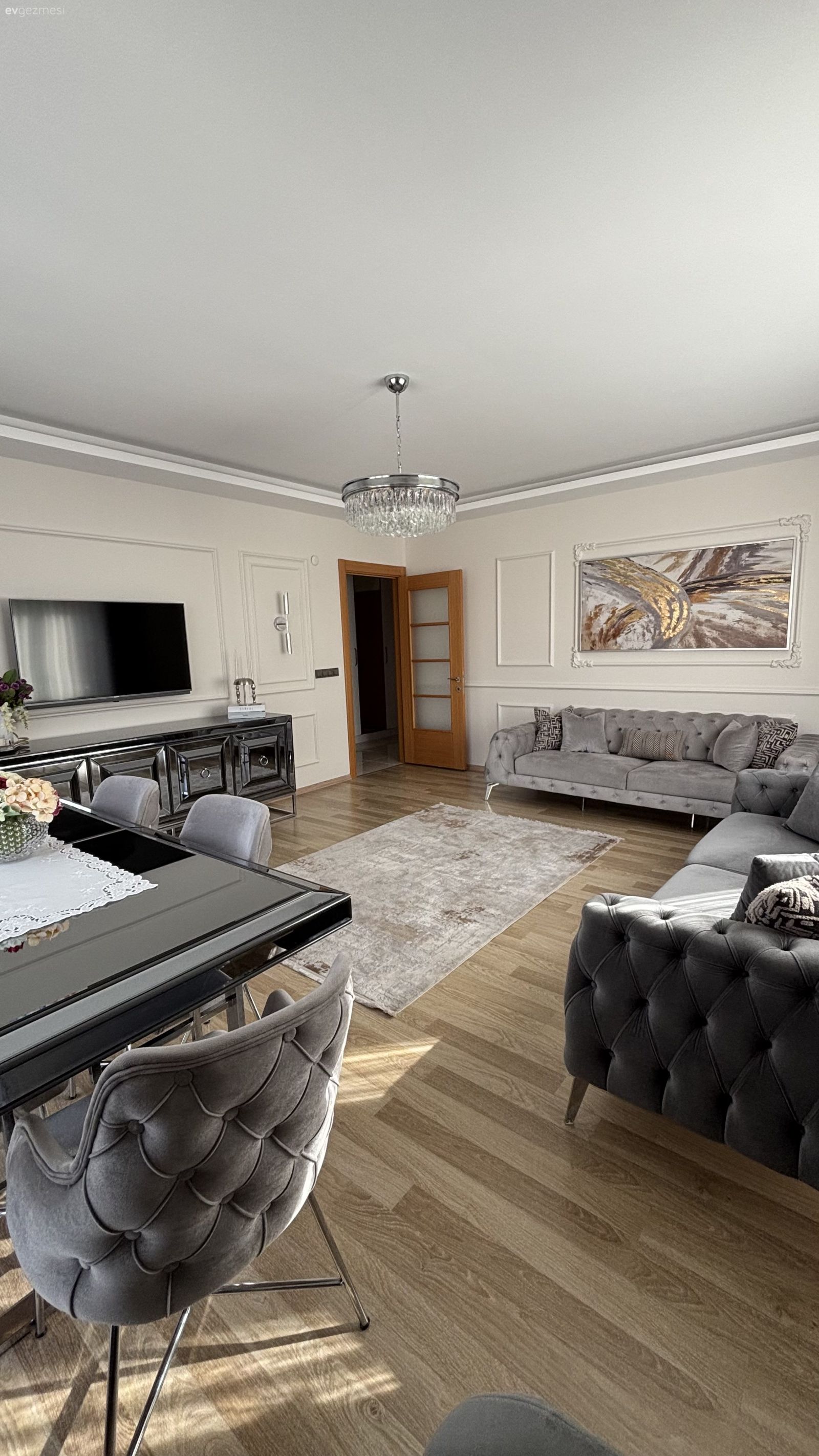 Salonundan Banyosuna Her Detayı Özenli Bir İstanbul Evi